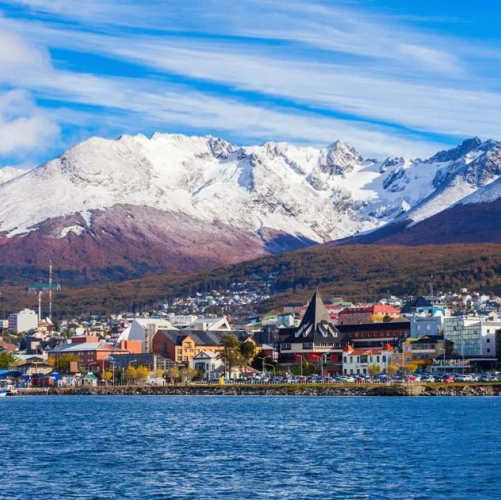 La baie d'Ushuaïa et ses montagnes
