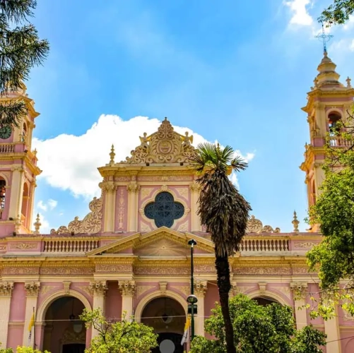 La cathédrale baroque de Salta 