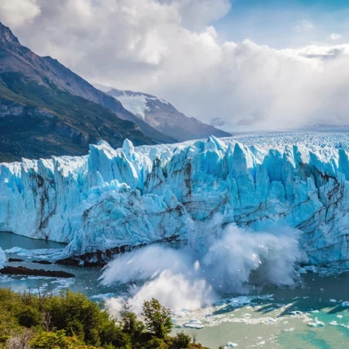 Des blocs de glace se détachent du Perito Moreno