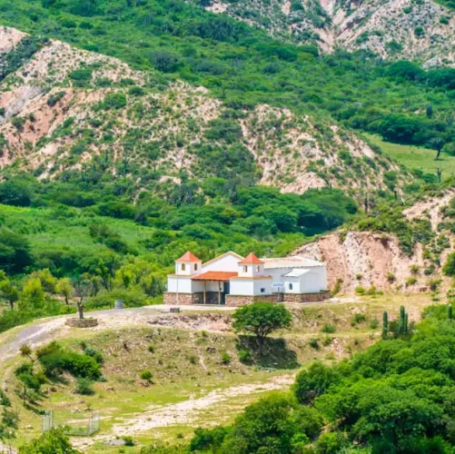 Une vieille église blanche dans le Parc National Los Cardones 