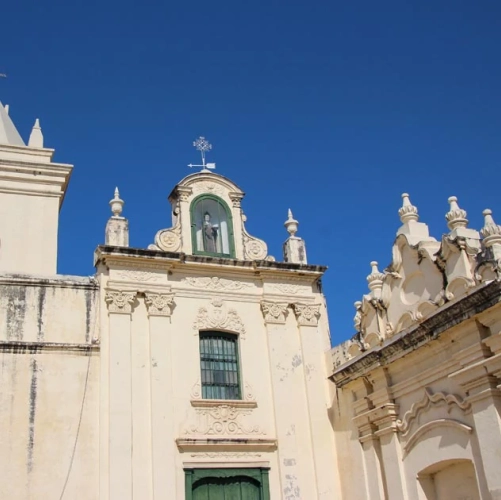 La façade du couvent de San Bernardo à Salta