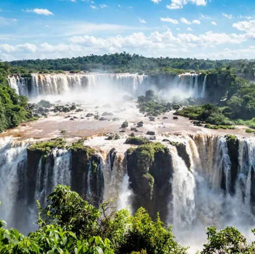 Vue sur la végétation luxuriante des cascades d'Iguazu