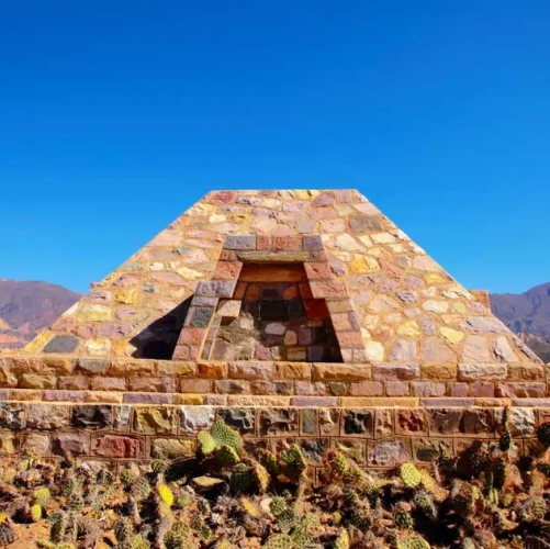 La forteresse inca Pucara de Tilcara au milieu de la vallée de Humahuaca
