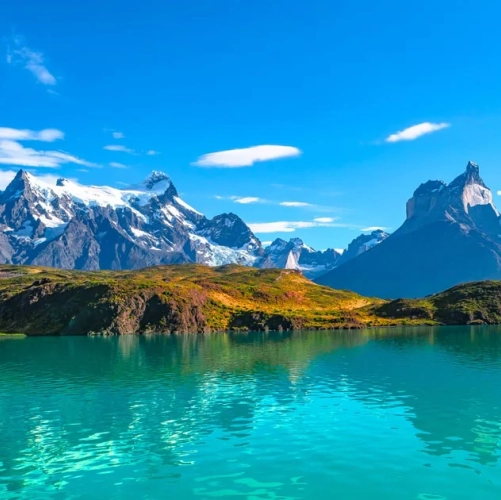 Lac et montagnes du Parc national Torres del Paine