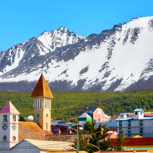 Les montagnes de la ville du bout du monde Ushuaïa