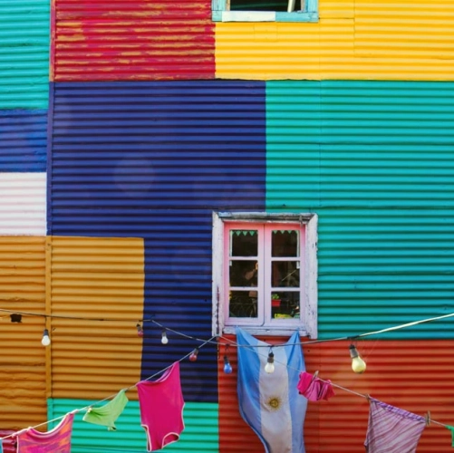 Un mur coloré typique du quartier de La Boca à Buenos Aires