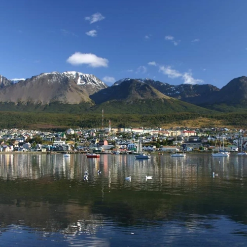 Le port d'Ushuaia et ses bateaux