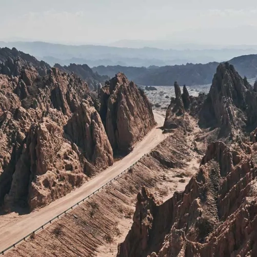 Route panoramique à travers la Quebrada de las Flechas 