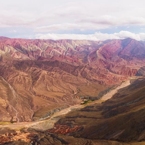 La montagne aux 7 couleurs dans la vallée de Humahuaca