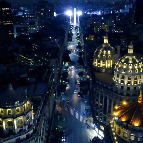 Vue aérienne nocturne de Buenos Aires