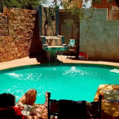 Piscine extérieure de l'hotel Kimal à San Pedro de Atacama au Chili