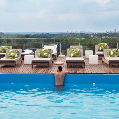 Baignade sur le rooftop de l'hôtel O2 Iguazu en Argentine