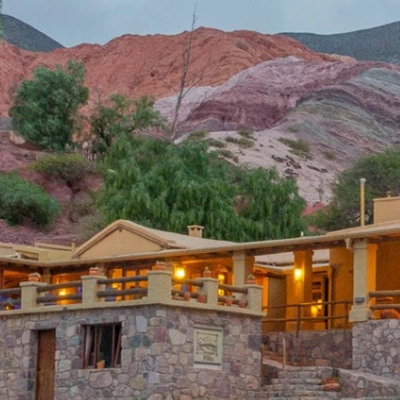 Façade de l'auberge Terrazas de la Posta à Purmamarca en Argentine