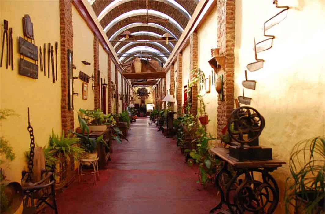 Couloirs et anciennes écuries de l’Estancia Don Silvano