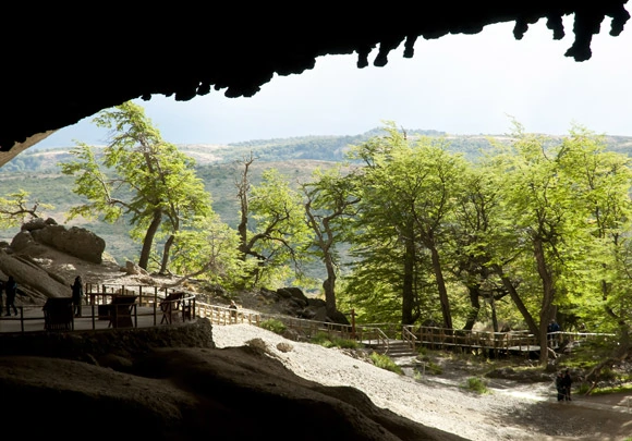 Grotte du milodon dans la province de Ultima Esperanza au Chili