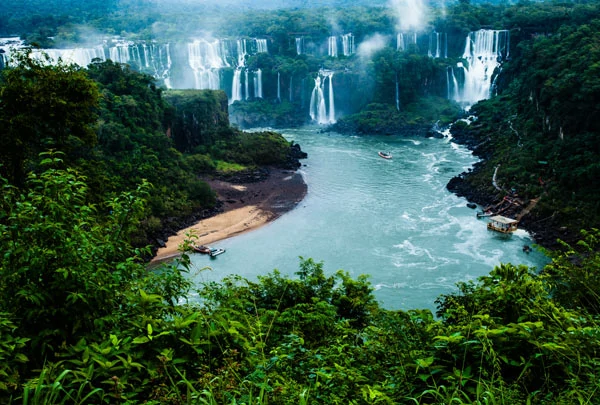 Les chutes d'Iguazu vues du côté brésilien