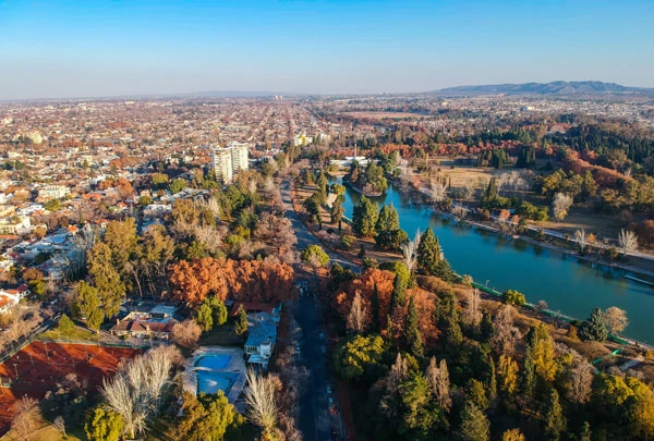 Vue aérienne du parc San Martin à Mendoza en Argentine