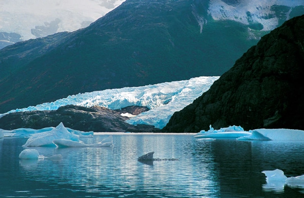 Lago Onelli dans le parc national des glaciers en Patagonie argentine