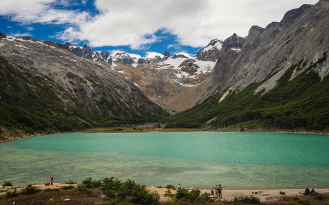 La jolie Laguna Esmeralda près de la ville d'Ushuaïa en Patagonie argentine