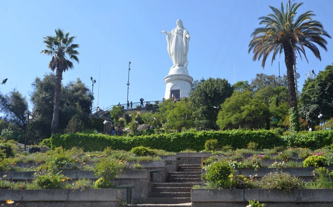 Statue de la Vierge protectrice sur le Cerro San Cristobal à Santiago au Chili