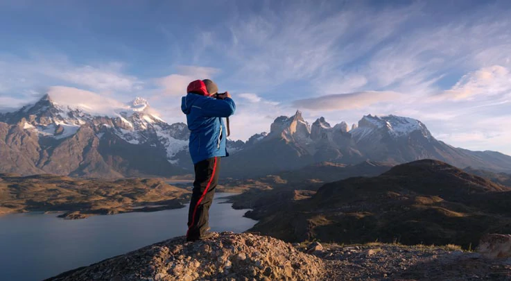 Un photographe devant l'immensité du Torres del Paine 