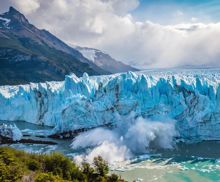 Des blocs de glace se détachent du Perito Moreno 