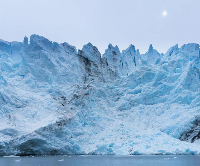 La glace bleue du glacier Seno de Agostini dans le parc national éponyme 