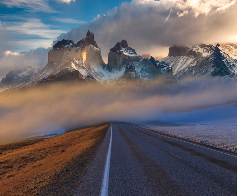 Route aux paysages majestueux du Parc National de Torres del Paine