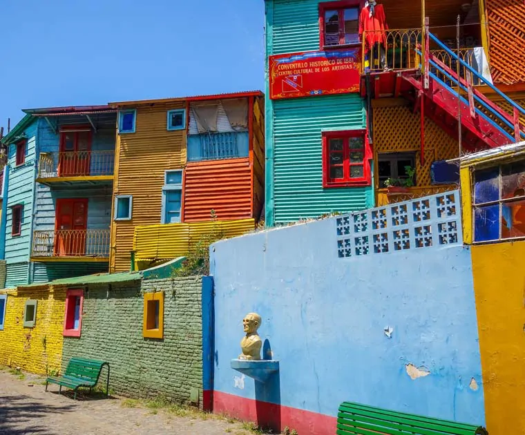 La rue colorée de Caminito dans le quartier de la Boca à Buenos Aires