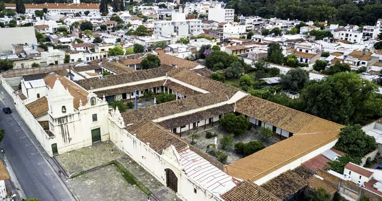 Vue aérienne du couvent San Bernardo à Salta