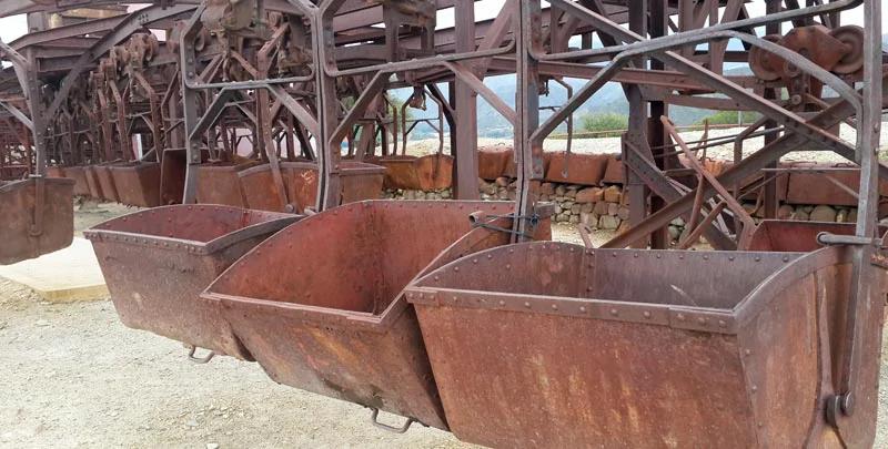 Anciens wagons de transport de minerai à Chilecito en Argentine