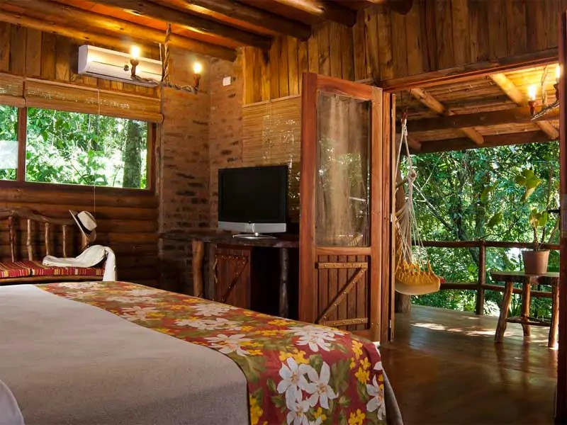 Chambre double de l’hôtel La Aldea de la Selva Lodge à Puerto Iguazu en Argentine 