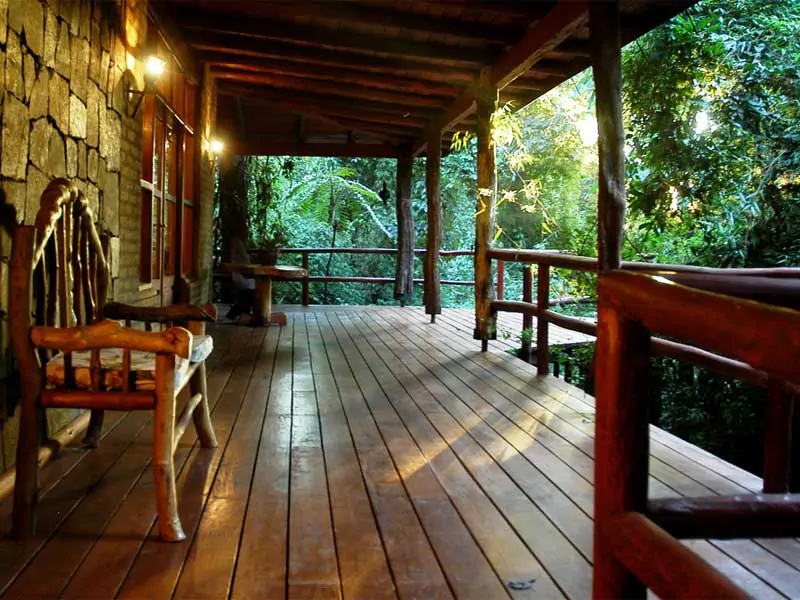 Terrasse de l’hôtel La Aldea de la Selva Lodge à Puerto Iguazu en Argentine 