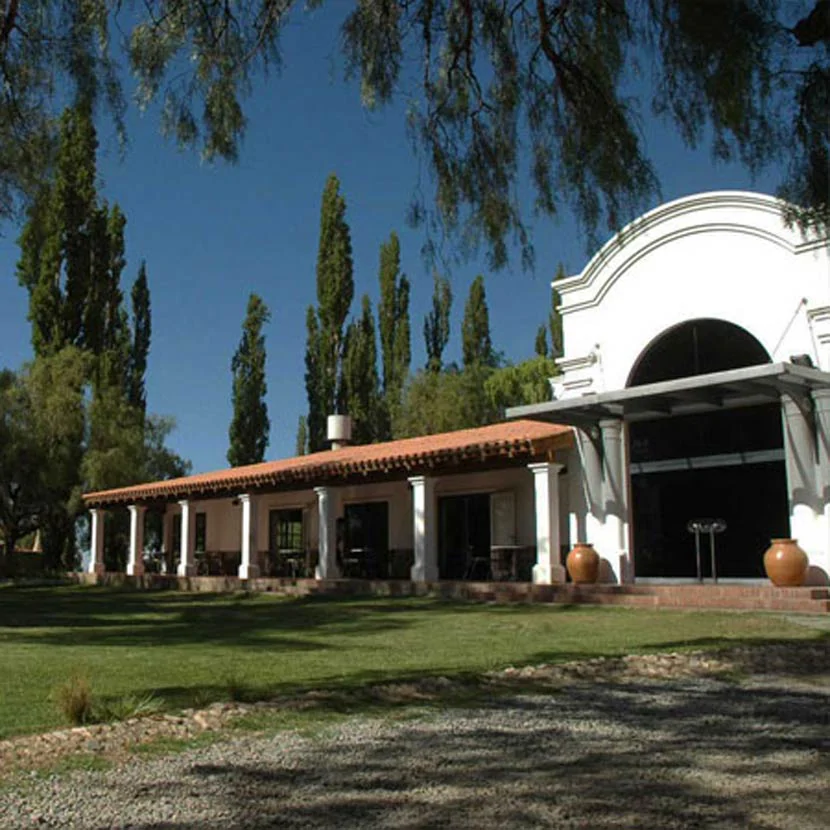 Extérieur et jardin de l’hotel Automovil Club Argentino Cachi à Cachi en Argentine