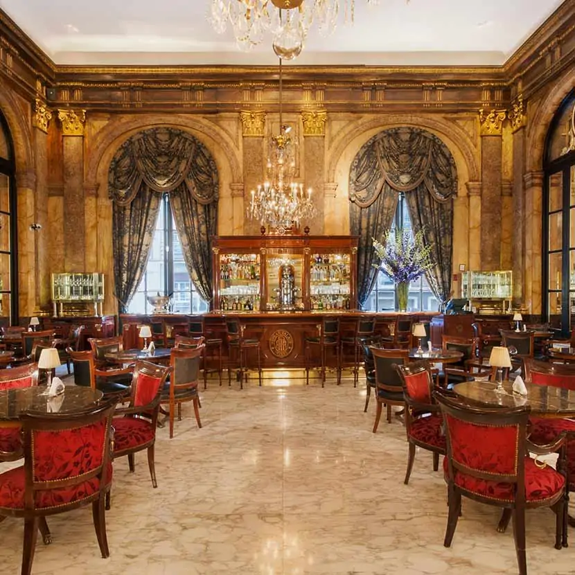 Bar principal de l'hôtel Alvear Palace à Buenos Aires en Argentine