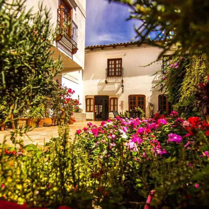 Jardin de l'hotel Asturias à Cafayate en Argentine