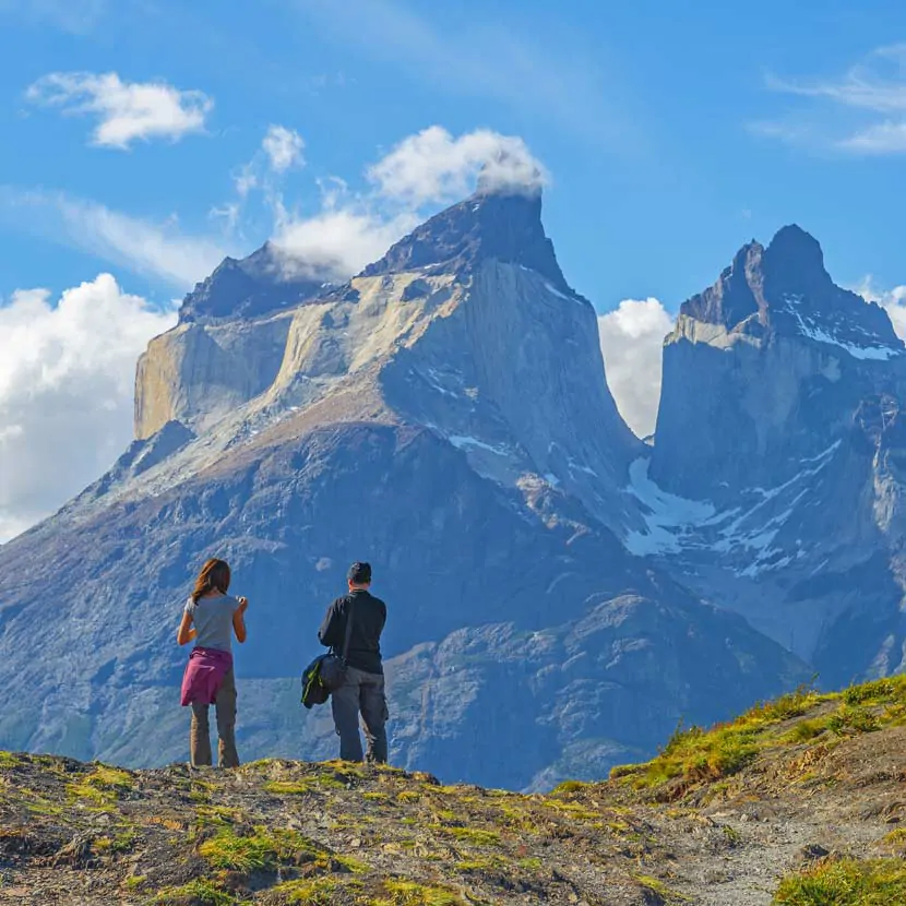 Touristes admirant les Torres del Paine