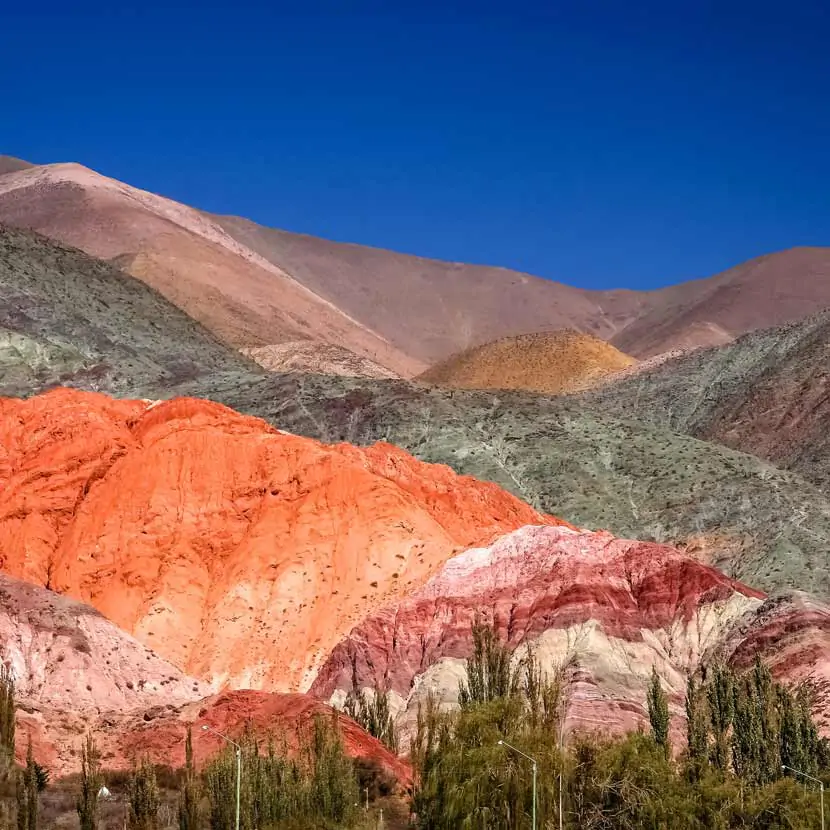 Montagnes colorées de la Quebrada de Humahuaca en Argentine
