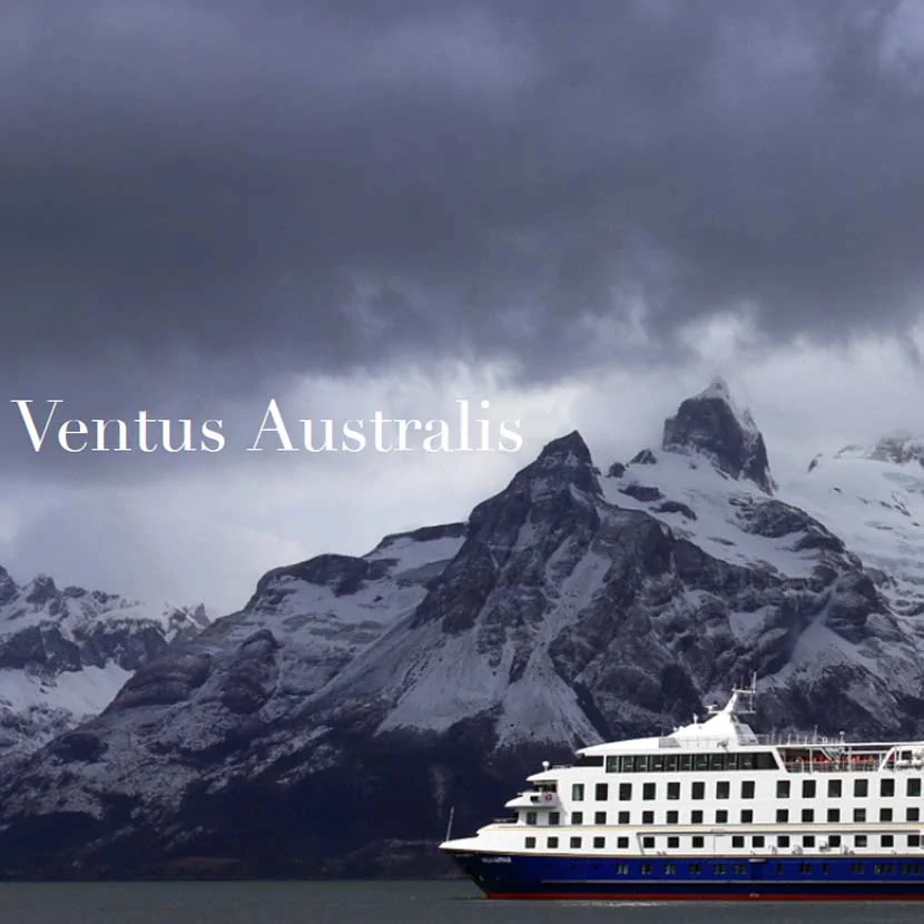 Le navire Ventus Australis au coeur des montagnes patagoniennes