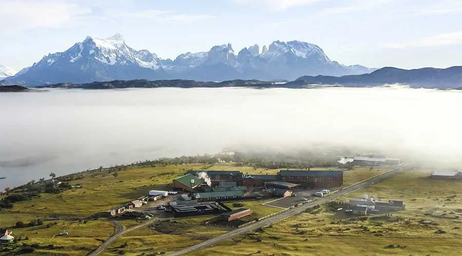 Vue du ciel de l’hotel Rio Serrano à Torres del Paine au Chili